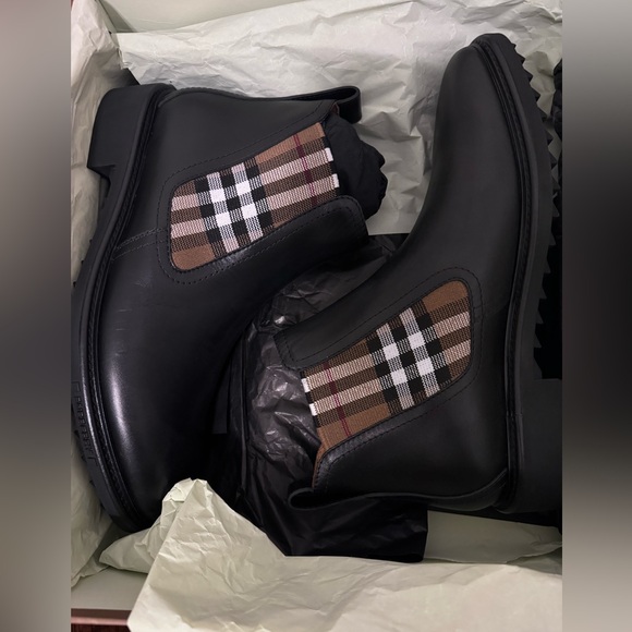 Burberry Vintage Check Detail  Leather Chelsea￼Boote Size US9/42 - Picture 4 of 16